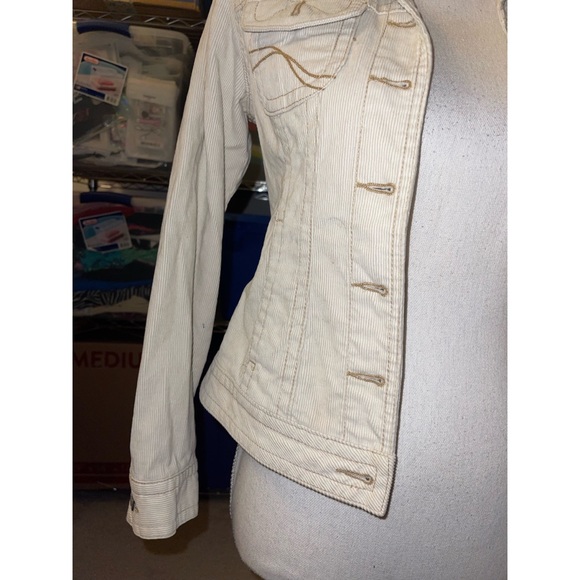 Kid’s Cream Old Navy Clothing Jean Jacket 🤎 - Picture 4 of 16